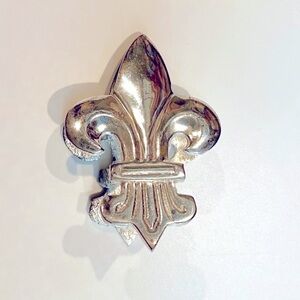 Silvertone Metal Fleur De Lis Clip